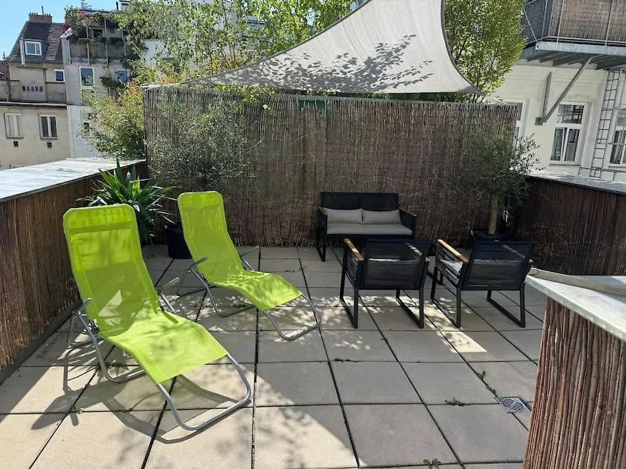 Relax Auf Der Terrasse In Wien